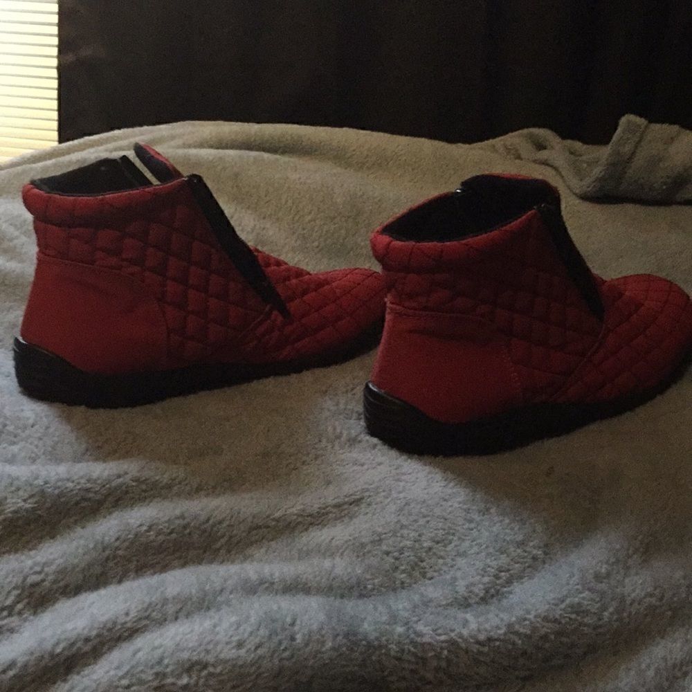 Comfort View Shoes - Picture 3 of 6